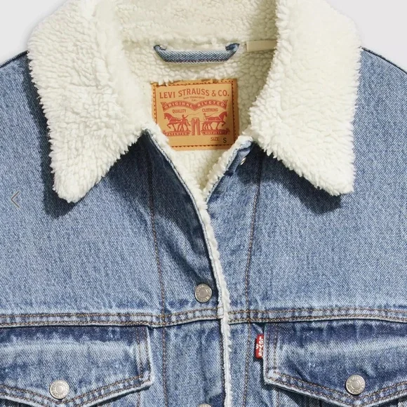 Levi's Light Blue Denim Jacket with Cream Collar - Picture 4 of 15